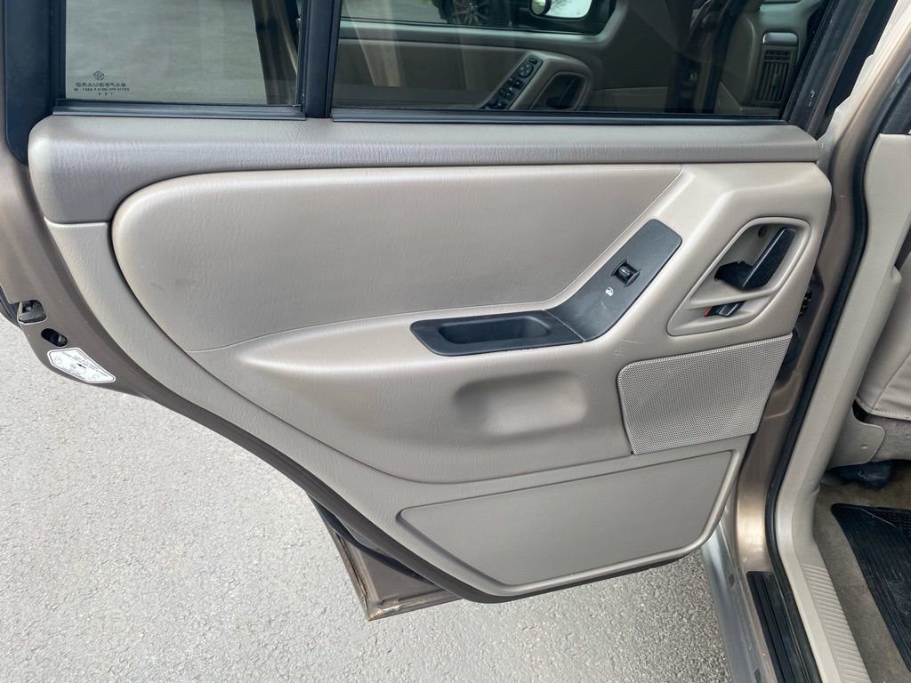Used 2002 Jeep Grand Cherokee Laredo image 18