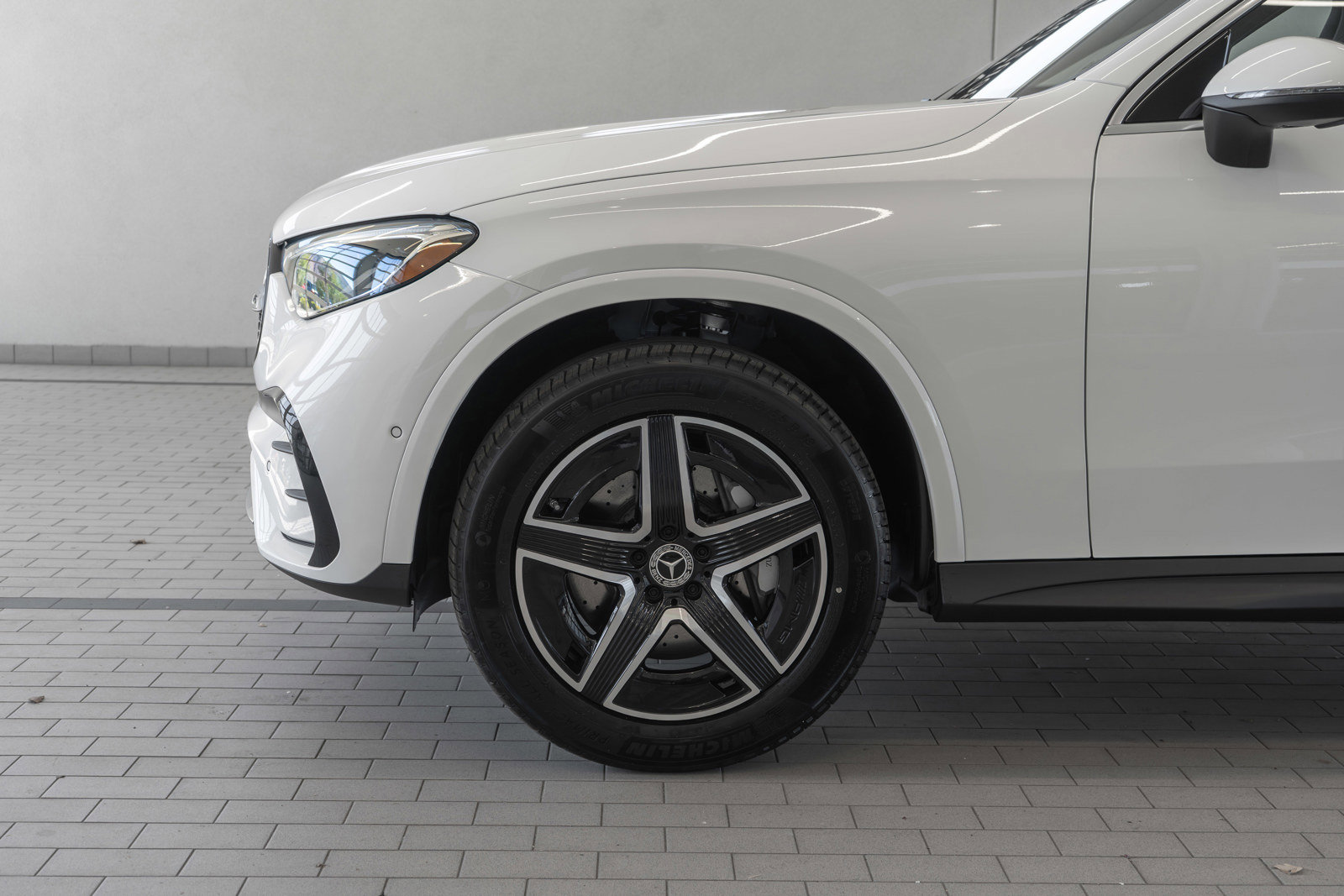 New 2025 Mercedes-Benz GLC 300 4MATIC image 4