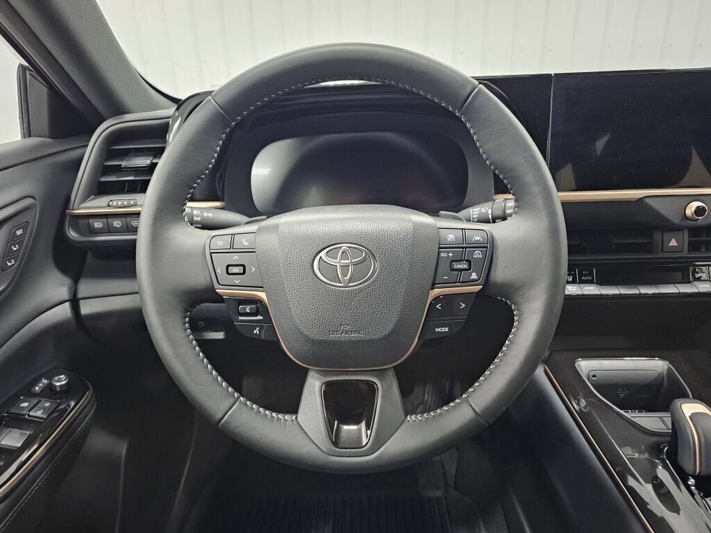 Used 2025 Toyota Crown Signia AWD/4WD image 20