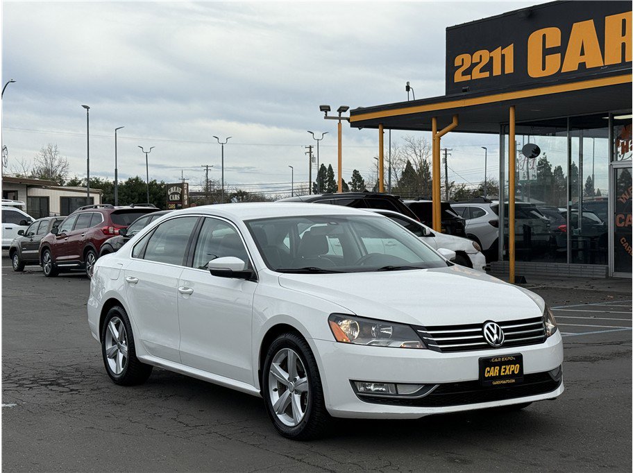 Used 2015 Volkswagen Passat 1.8T Limited Edition FWD image 3