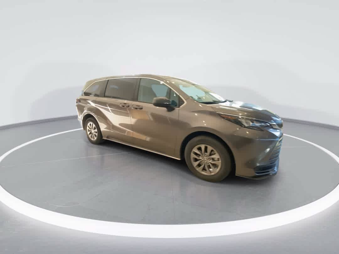 Certified 2024 Toyota Sienna LE FWD image 2