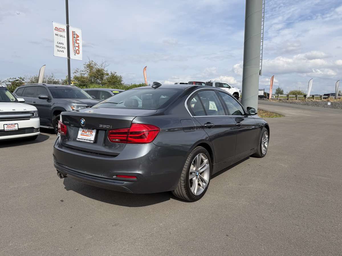 Used 2018 BMW 330i xDrive Sedan AWD/4WD image 8