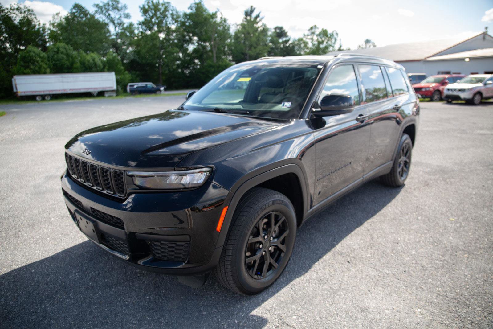 Used 2024 Jeep Grand Cherokee L Laredo image 8