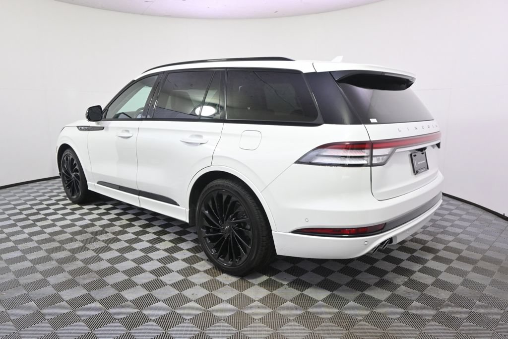Used 2023 Lincoln Aviator Reserve w/ Equipment Group 201A AWD/4WD image 3