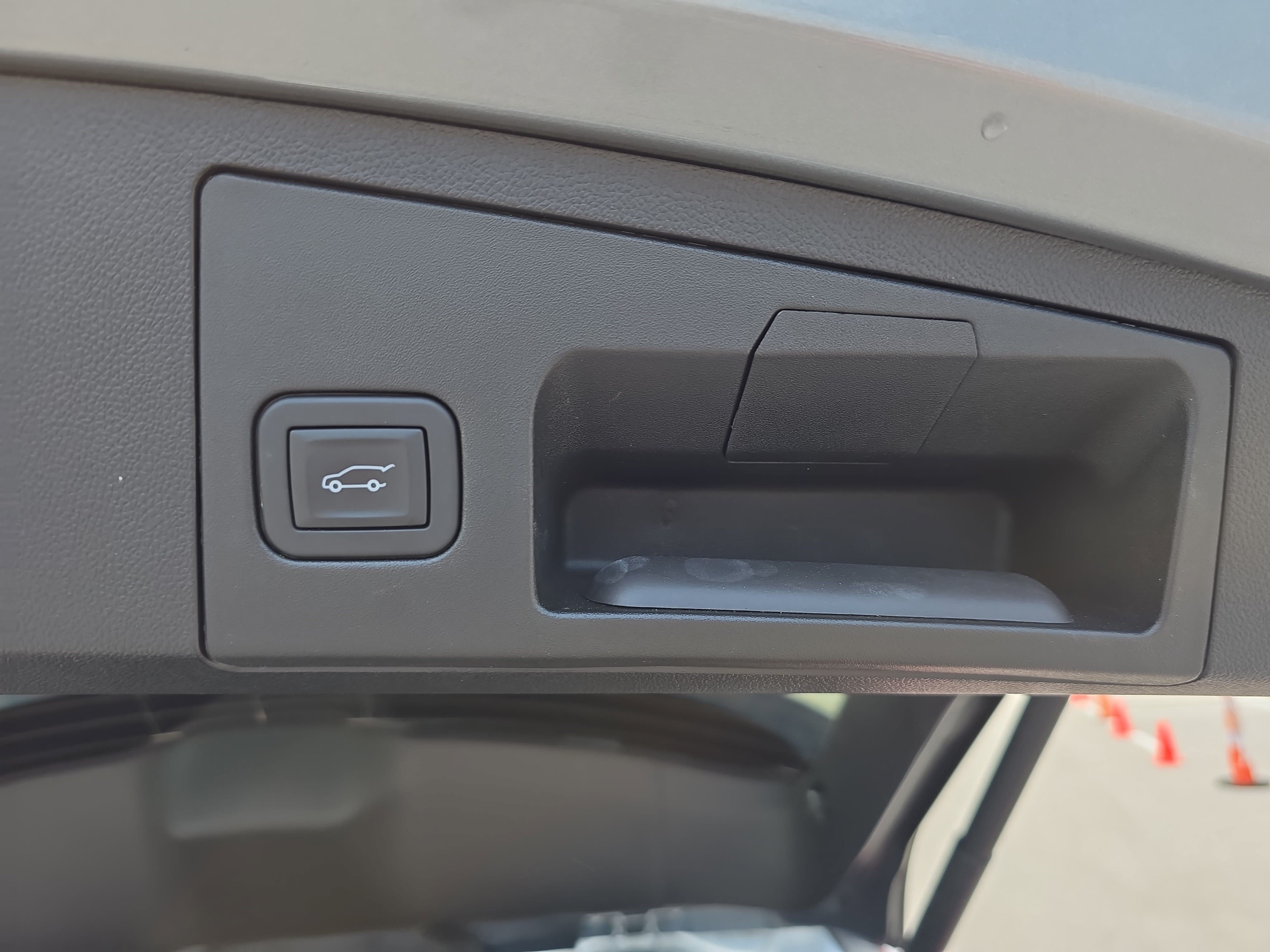 Certified 2025 Cadillac XT4 Premium Luxury AWD/4WD image 14
