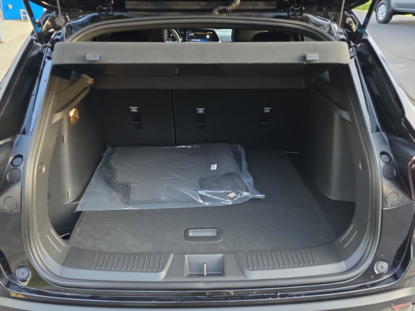 New 2025 Chevrolet Trax RS w/ Sunroof Package image 22