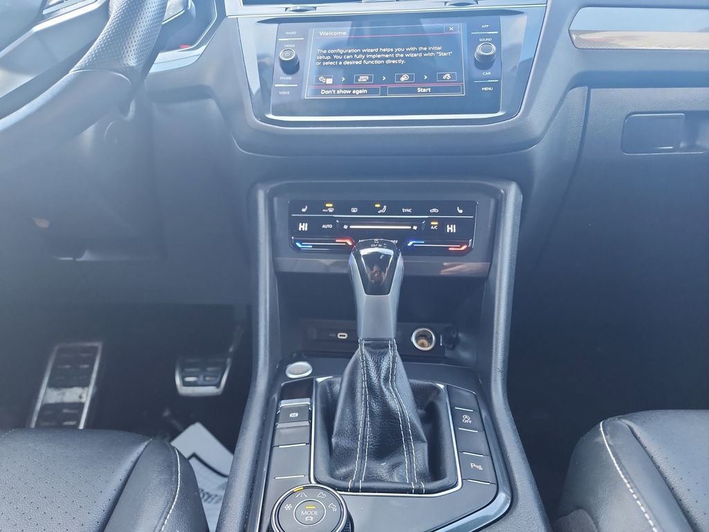 Used 2022 Volkswagen Tiguan SE R-Line image 11