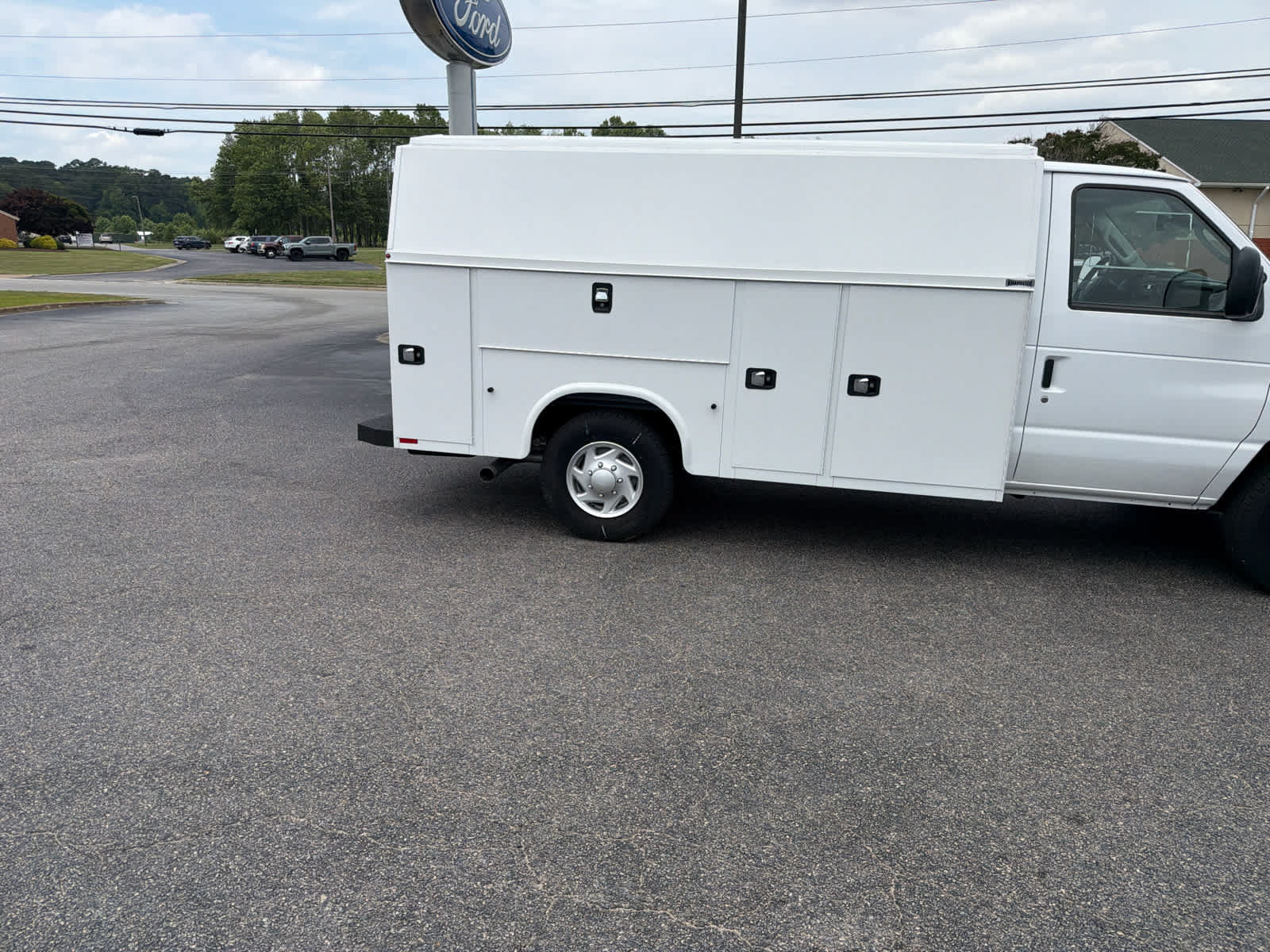 New 2026 Ford E-350 and Econoline 350 Super Duty w/ Power Equipment Group RWD image 2