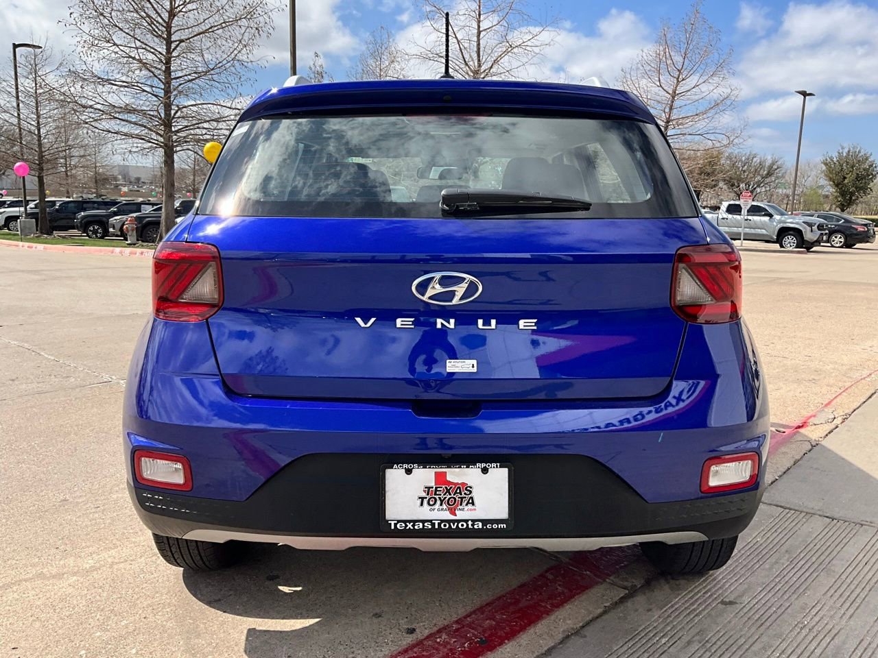 Used 2025 Hyundai Venue SEL image 7