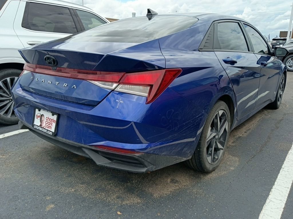 Used 2023 Hyundai Elantra SEL w/ Convenience Package FWD image 3