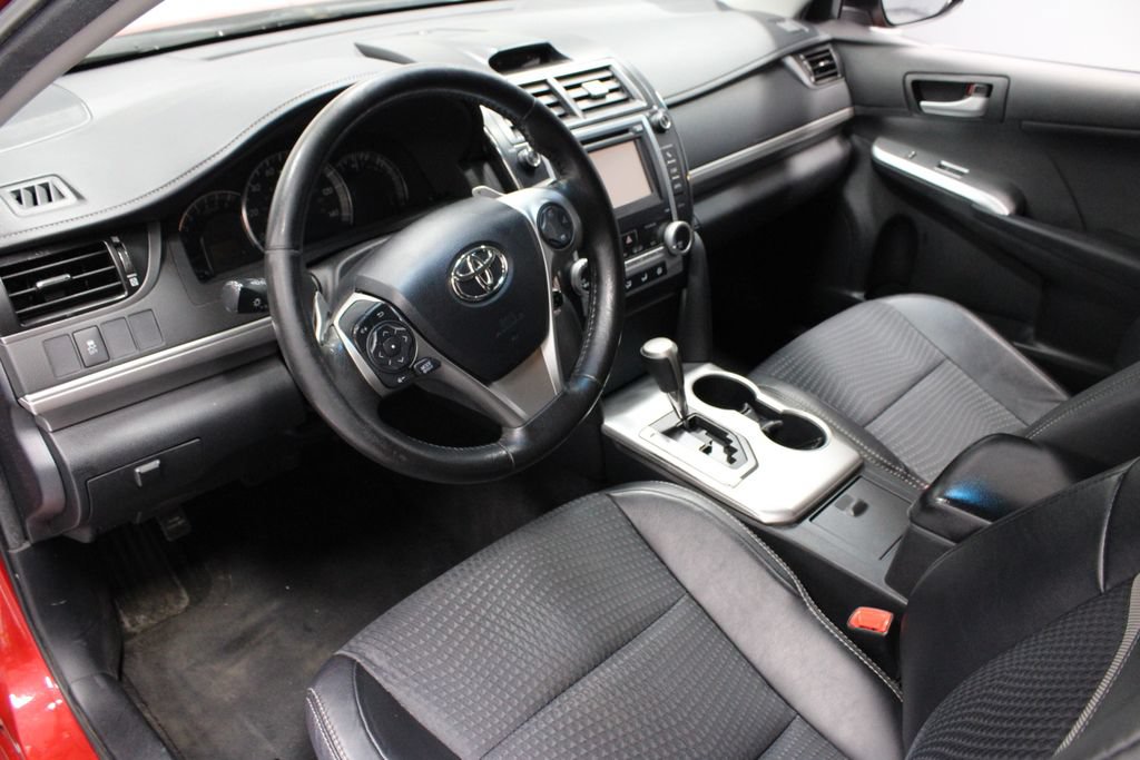 Used 2012 Toyota Camry SE FWD image 16