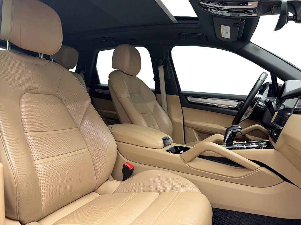 Used 2023 Porsche Cayenne Platinum Edition image 48