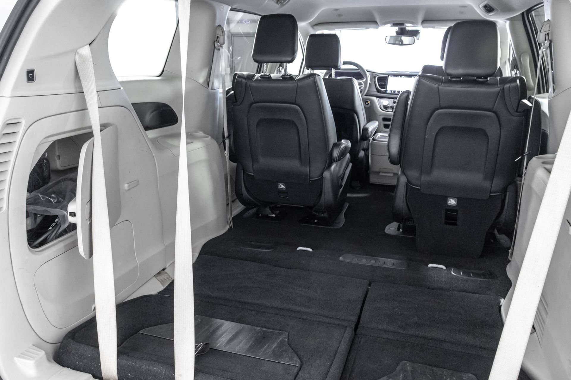 Used 2024 Chrysler Pacifica Limited FWD image 39