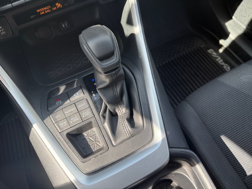 Used 2019 Toyota RAV4 LE w/ All Weather Liner Package AWD/4WD image 17