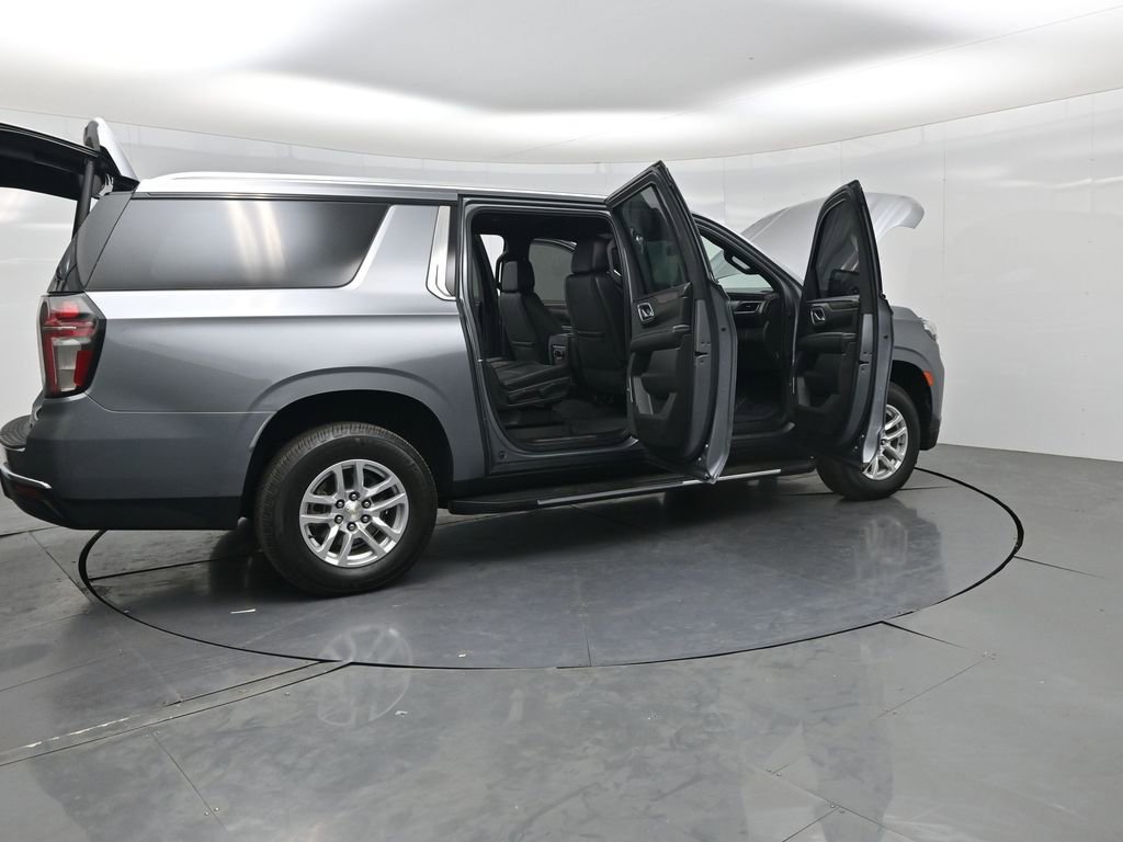 Used 2021 Chevrolet Suburban LT RWD image 4