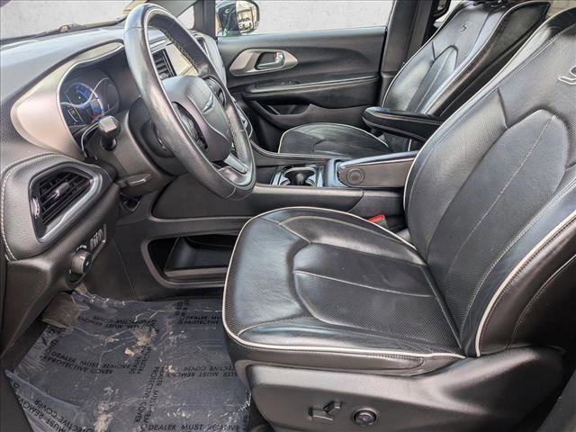 Used 2021 Chrysler Pacifica Limited w/ Uconnect Theater Family Group image 11