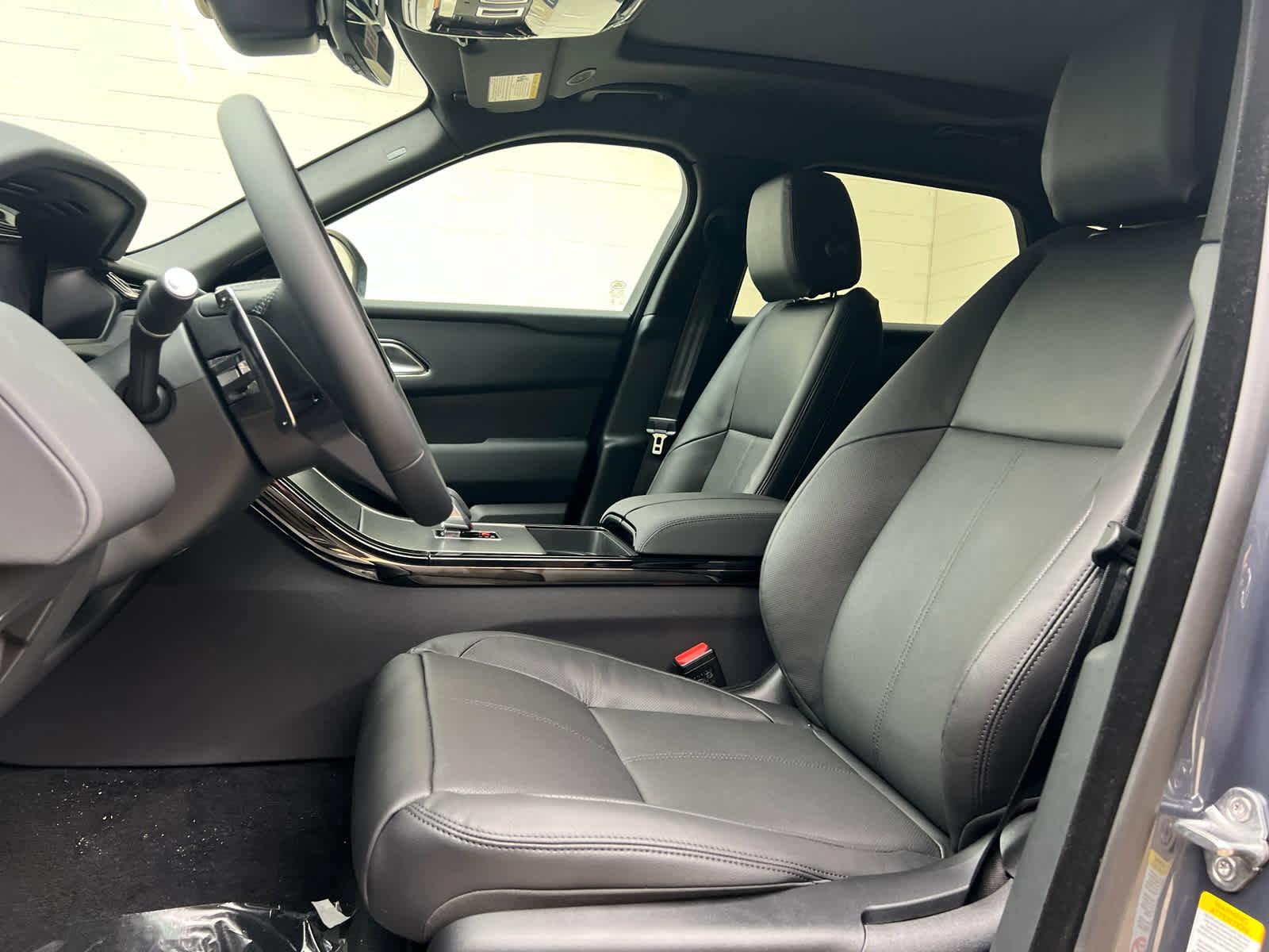 Used 2025 Land Rover Range Rover Velar Dynamic SE image 13