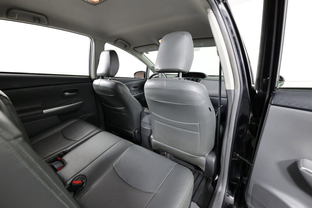 Used 2014 Toyota Prius V Two image 17