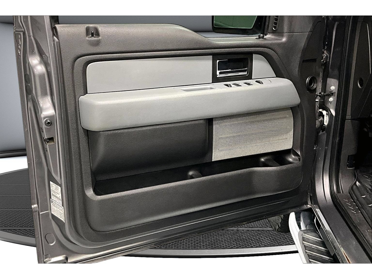 Used 2014 Ford F150 XLT w/ Equipment Group 302A Luxury AWD/4WD image 28
