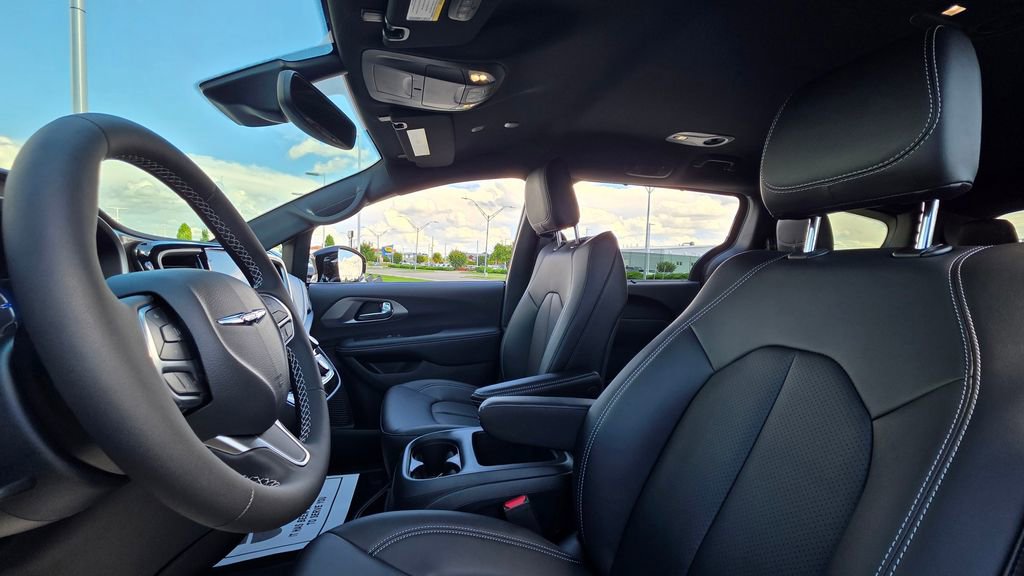 New 2025 Chrysler Pacifica Select image 23