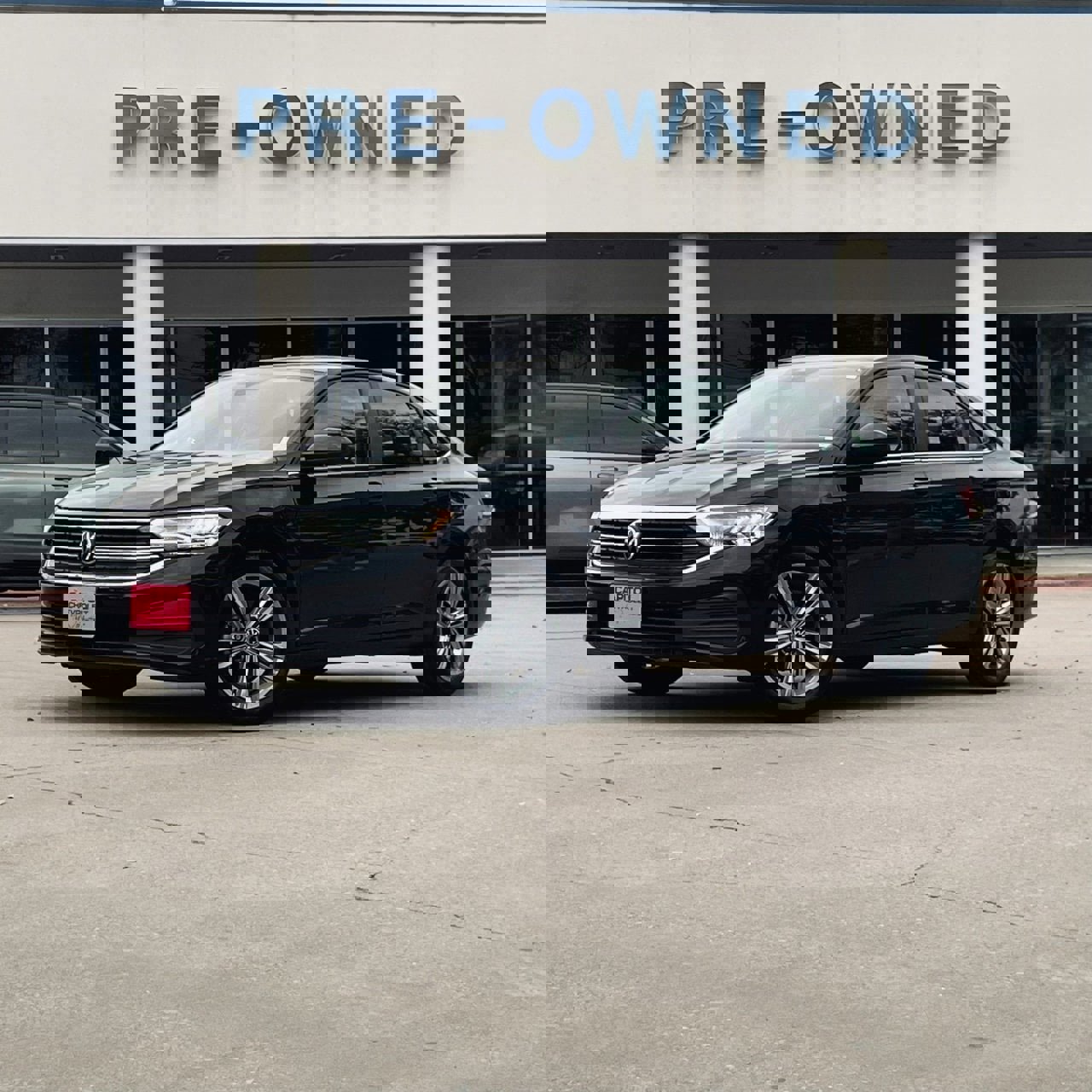 Used 2024 Volkswagen Jetta SE image 2