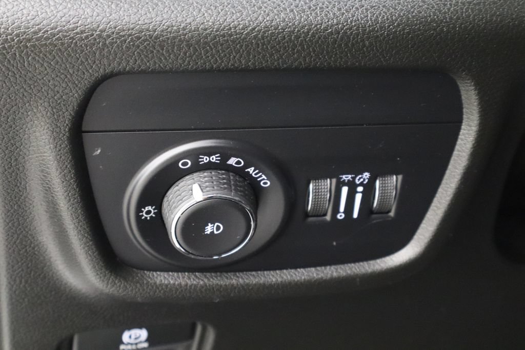 Used 2023 Jeep Grand Cherokee L Overland AWD/4WD image 25
