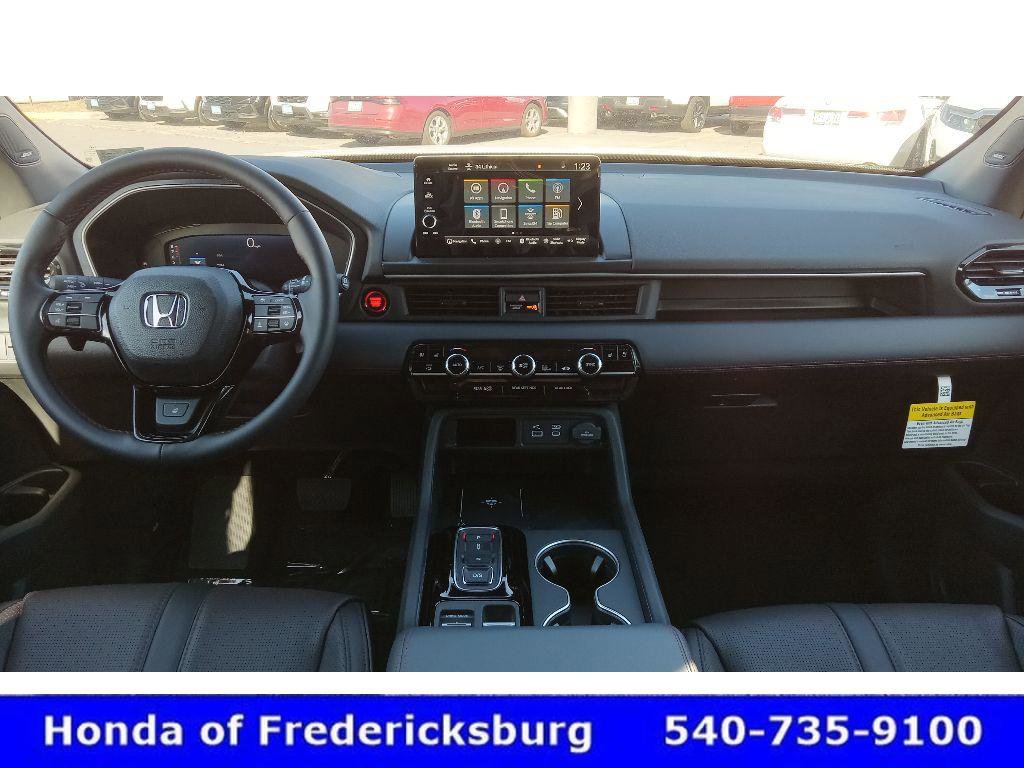 Used 2025 Honda Pilot Black Edition image 12