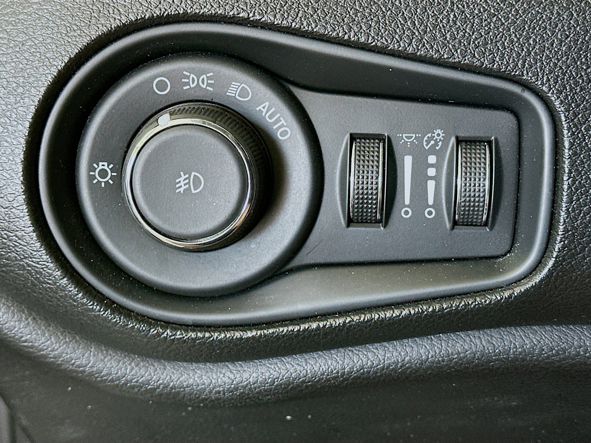 Used 2018 Jeep Renegade Latitude image 16