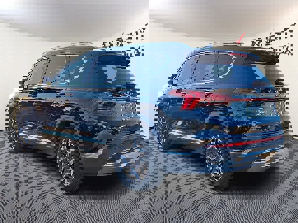 Used 2021 Hyundai Santa Fe Limited w/ Cargo Package image 4