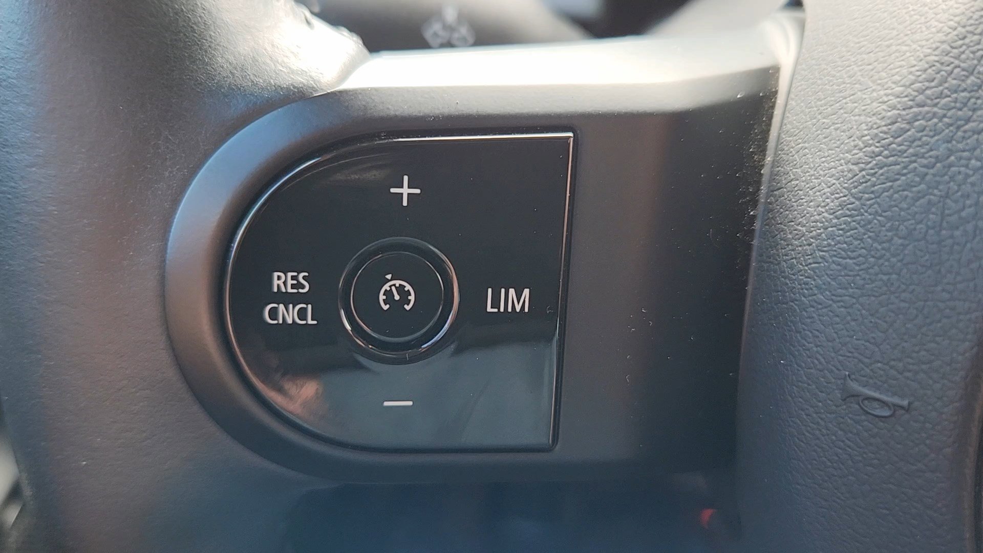 Used 2024 MINI Cooper 4-Door Hardtop image 13