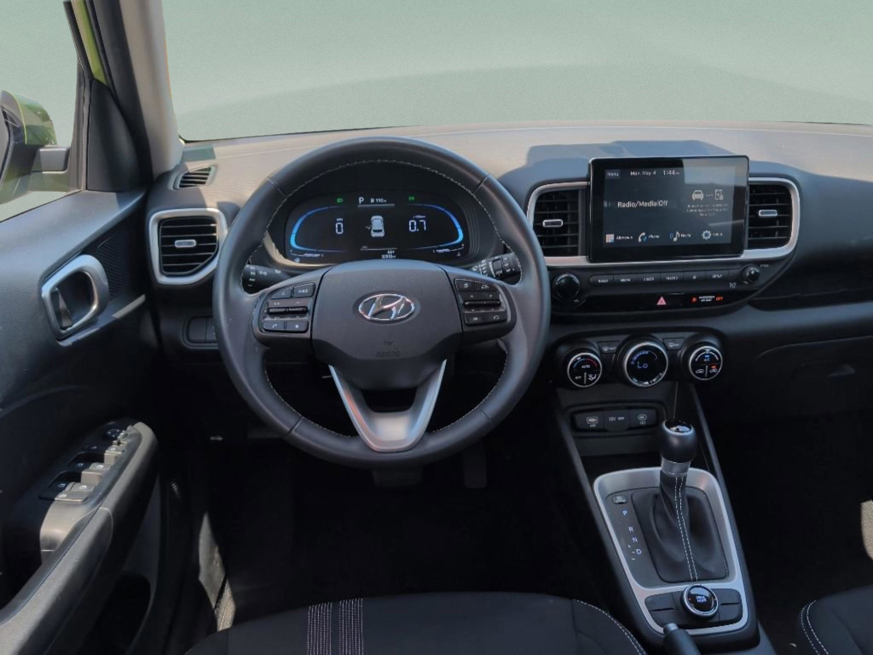 Used 2024 Hyundai Venue SEL FWD image 29