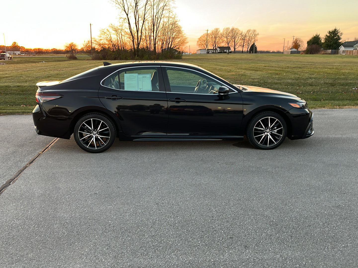 Used 2023 Toyota Camry SE image 6