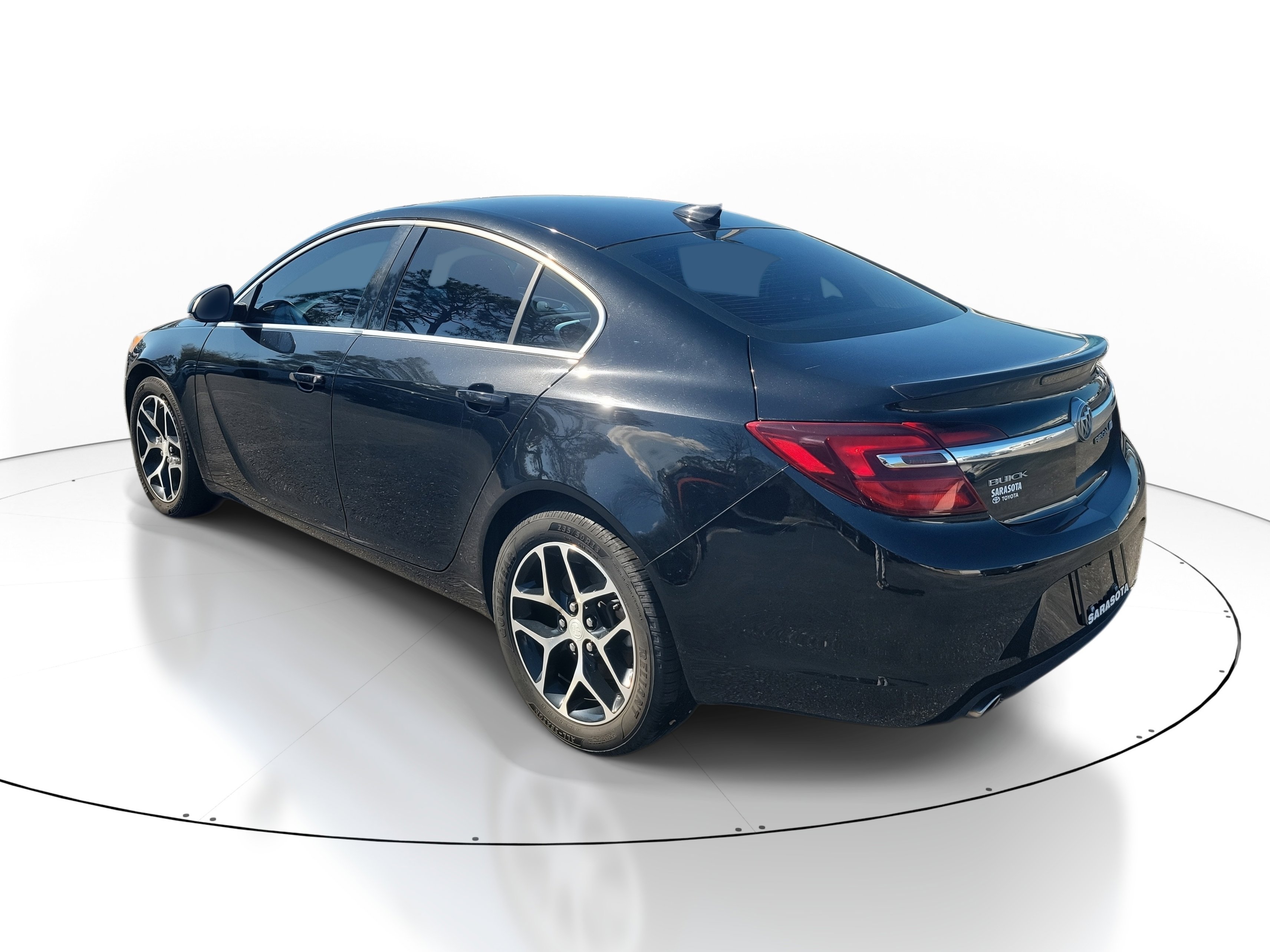 Used 2017 Buick Regal Sport Touring image 4