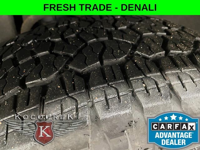 Used 2017 GMC Yukon Denali w/ Open Road Package AWD/4WD image 8