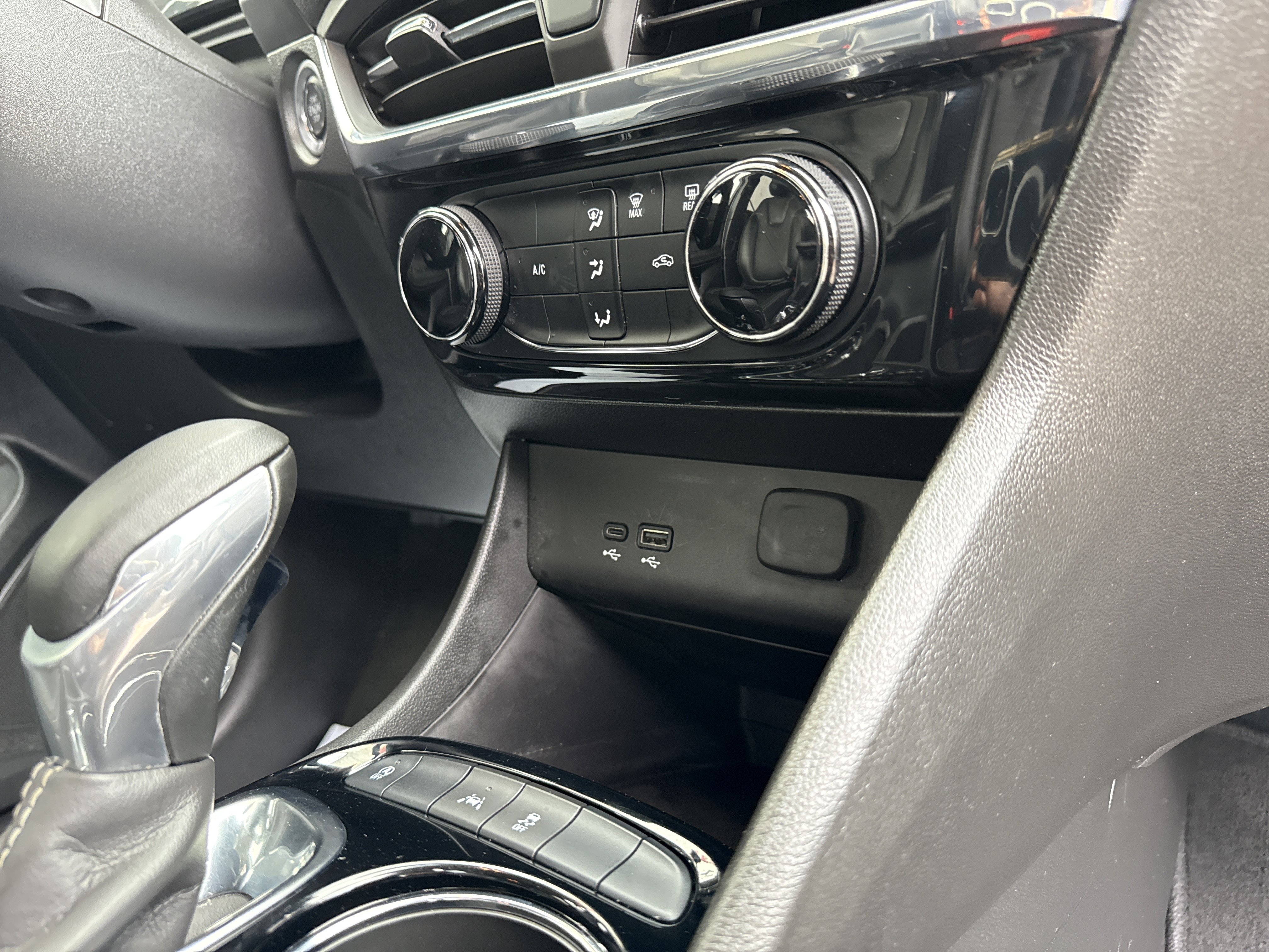 Used 2024 Buick Encore GX Sport Touring image 45