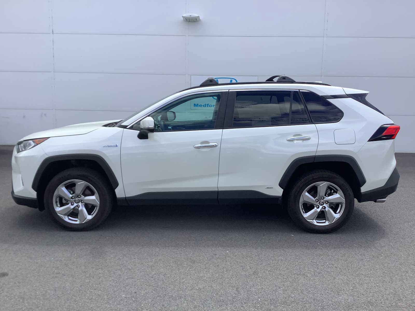 Used 2021 Toyota RAV4 Limited AWD/4WD image 2