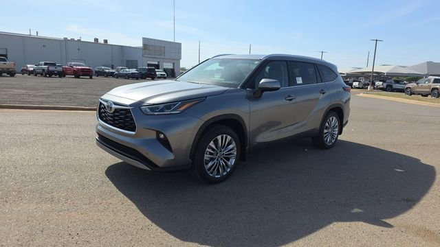New 2026 Toyota Highlander Platinum AWD/4WD image 2
