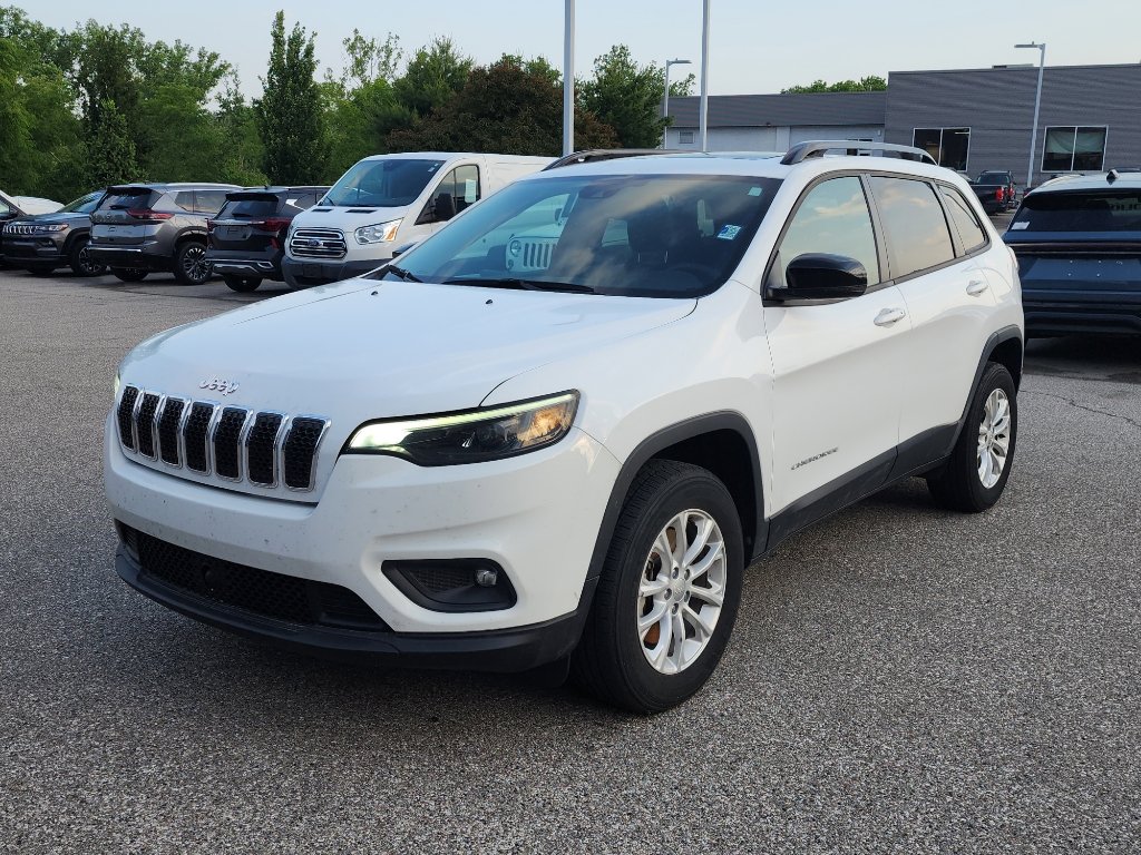 Used 2022 Jeep Cherokee Latitude Lux w/ Sun & Sound Group AWD/4WD image 3