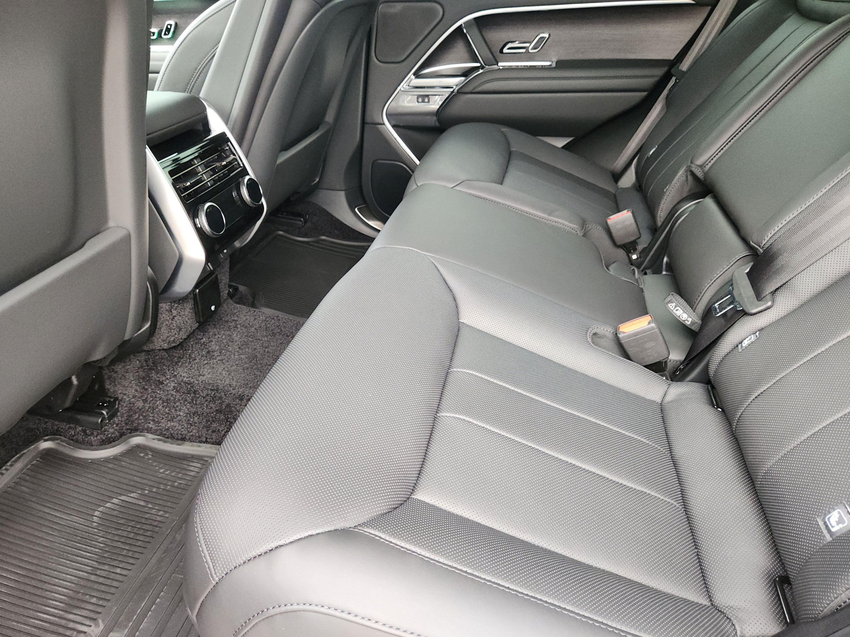 New 2027 Land Rover Range Rover SE AWD/4WD image 24