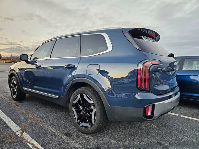 Used 2023 Kia Telluride EX w/ EX Captain's Chair Package image 6