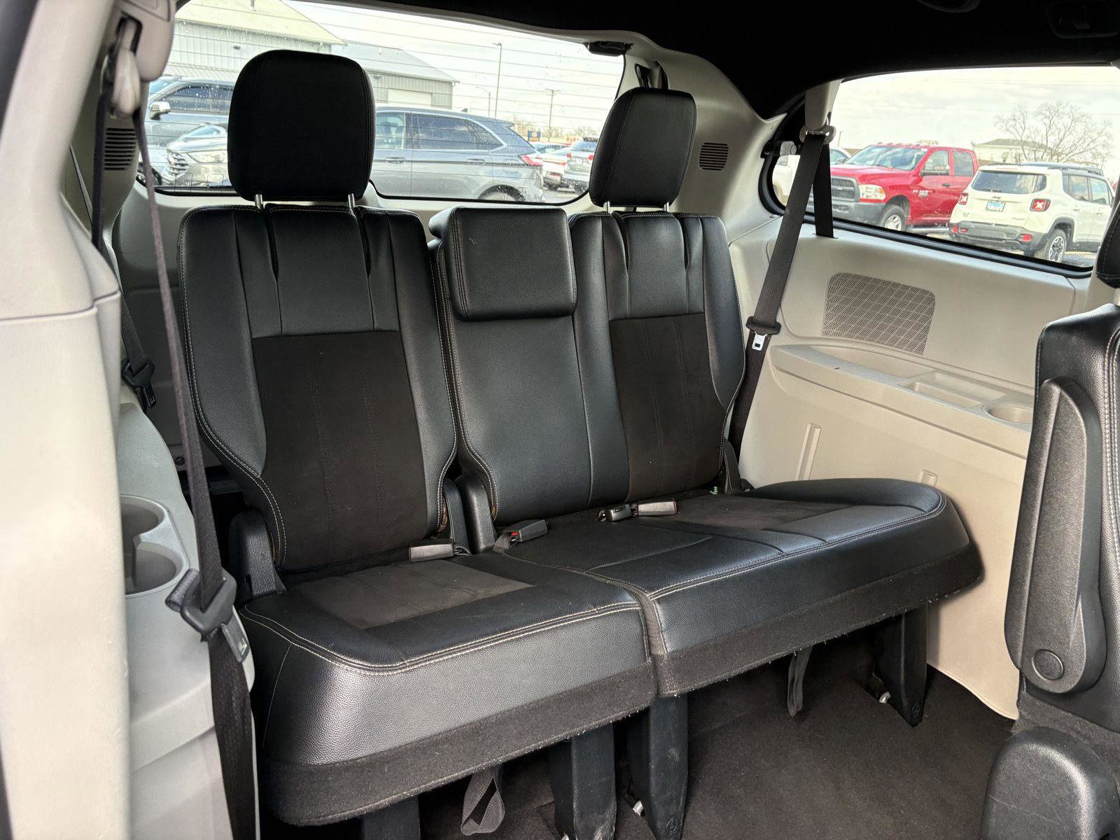Used 2020 Dodge Grand Caravan SXT image 13