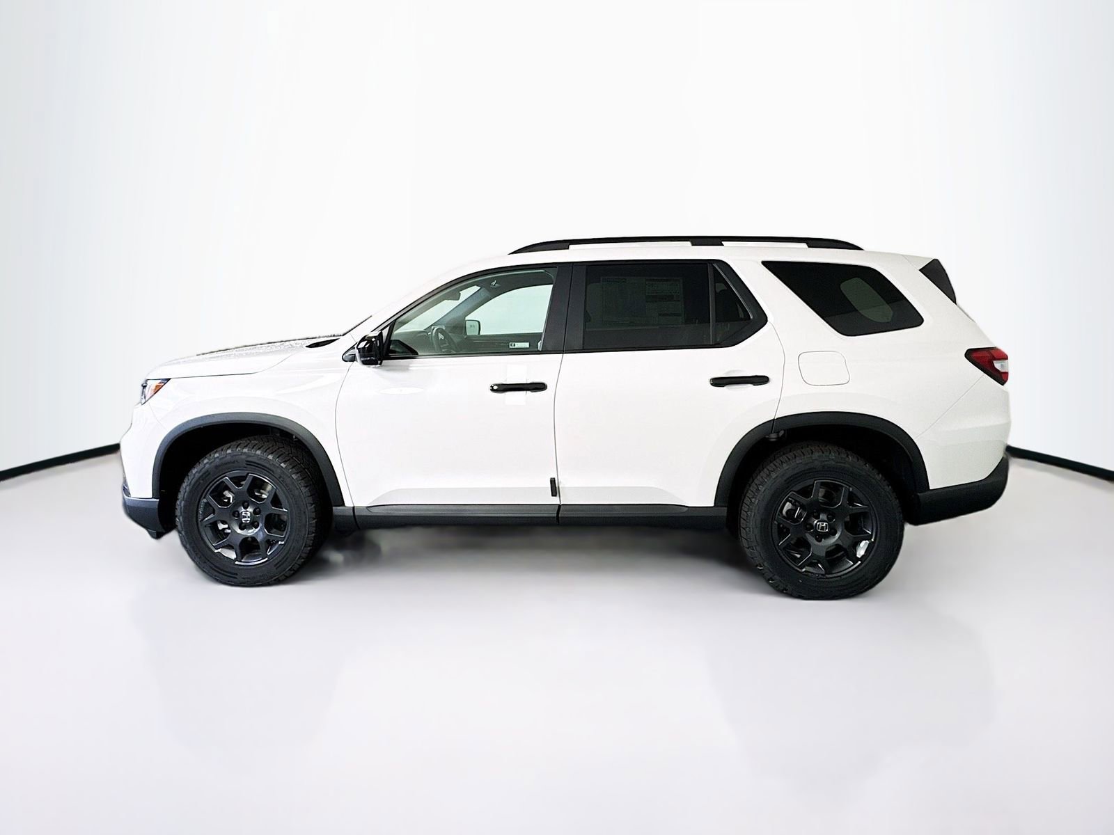 Used 2023 Honda Pilot TrailSport image 3