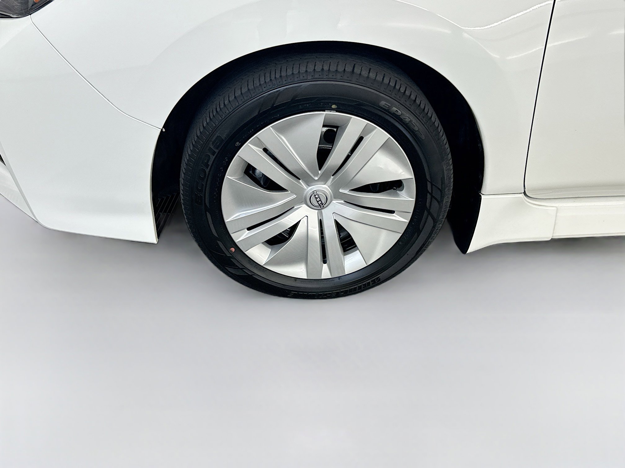 Used 2025 Nissan Leaf S image 11