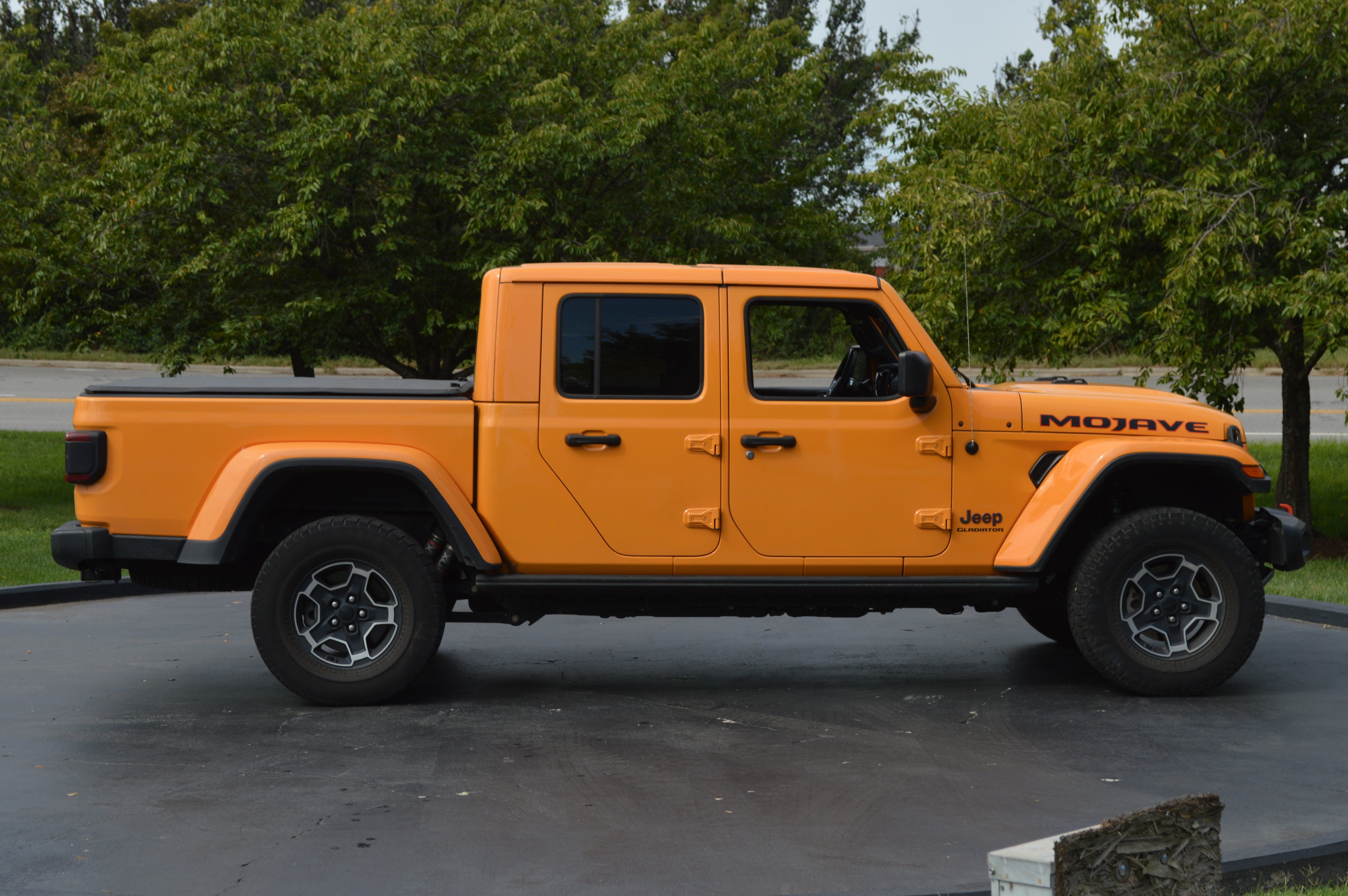 Used 2021 Jeep Gladiator Mojave AWD/4WD image 12