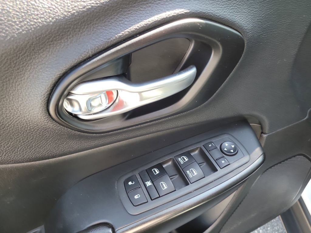 Certified 2022 Jeep Cherokee Trailhawk image 16