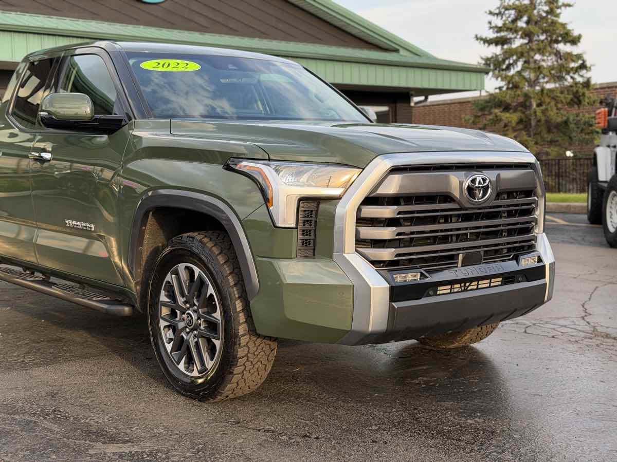 Used 2022 Toyota Tundra Limited w/ Power Package AWD/4WD image 4