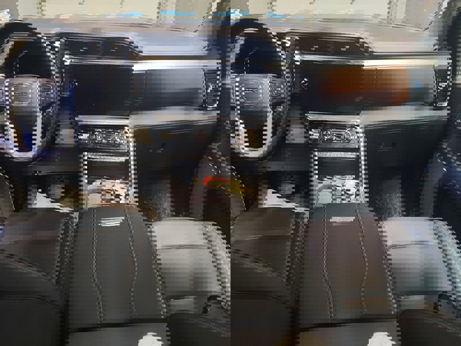 Used 2024 GMC Sierra 2500 Denali w/ Denali Reserve Package image 9