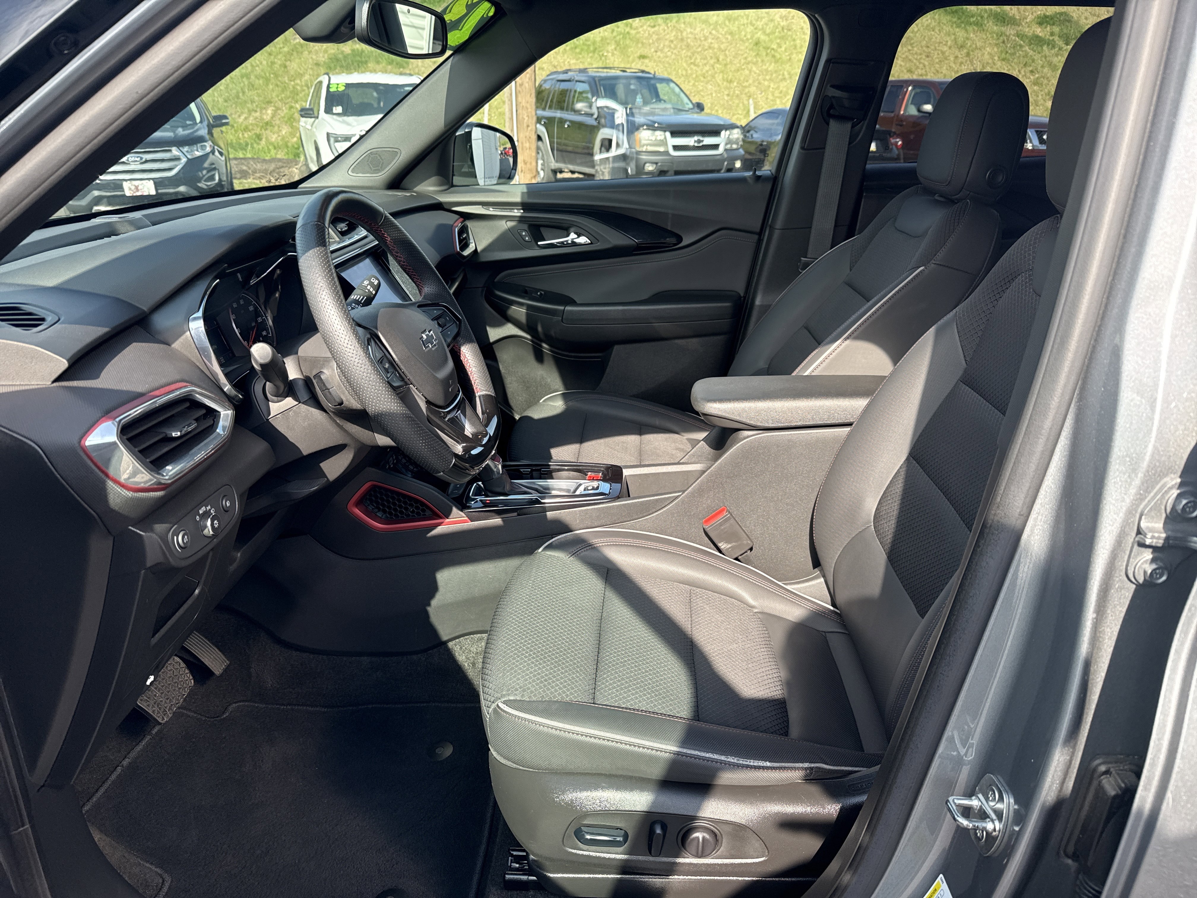 Used 2023 Chevrolet TrailBlazer RS w/ Sun and Liftgate Package AWD/4WD image 12