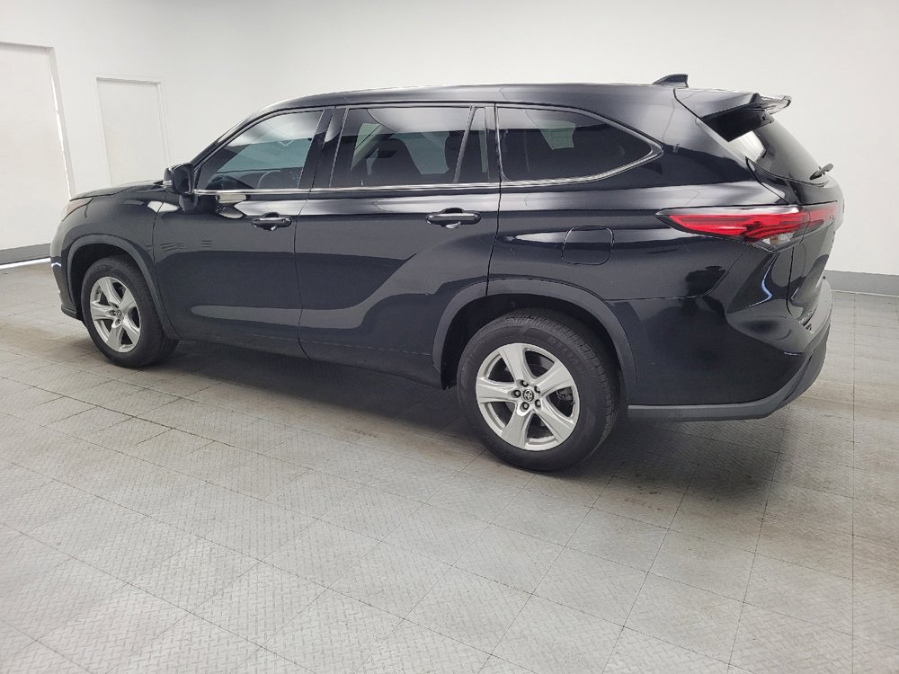 Used 2021 Toyota Highlander L FWD image 3