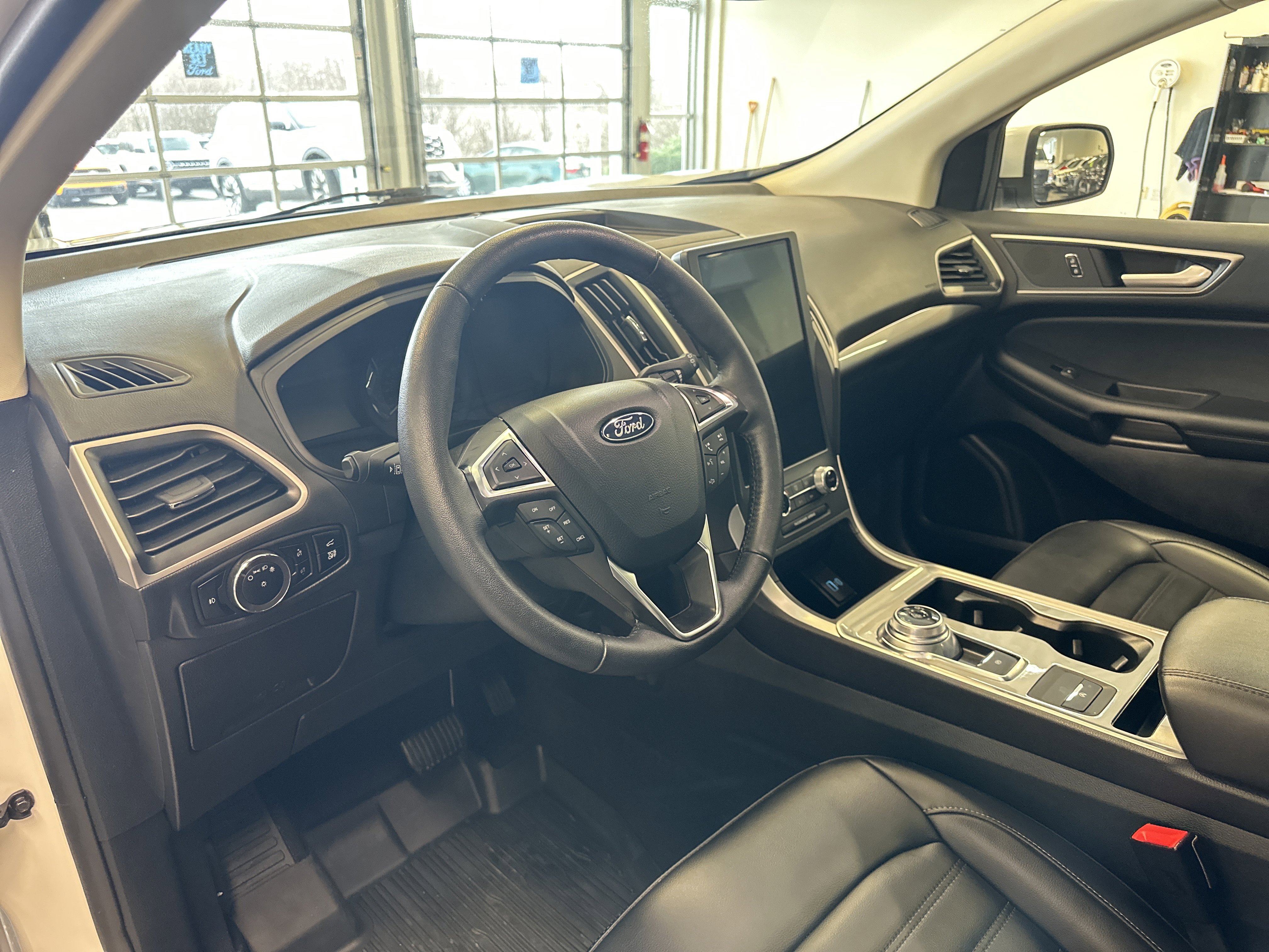 Used 2024 Ford Edge SEL w/ Convenience Package image 25